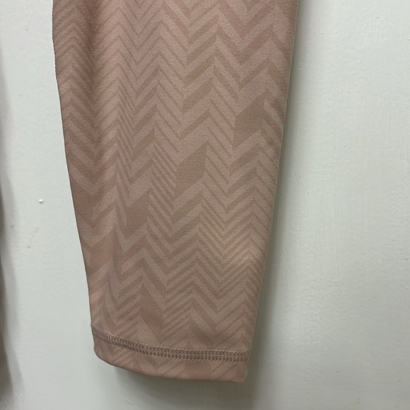 Mono B Chevron Print Leggings, Blush color, High waisted, side pockets, Sz S - Picture 5 of 7